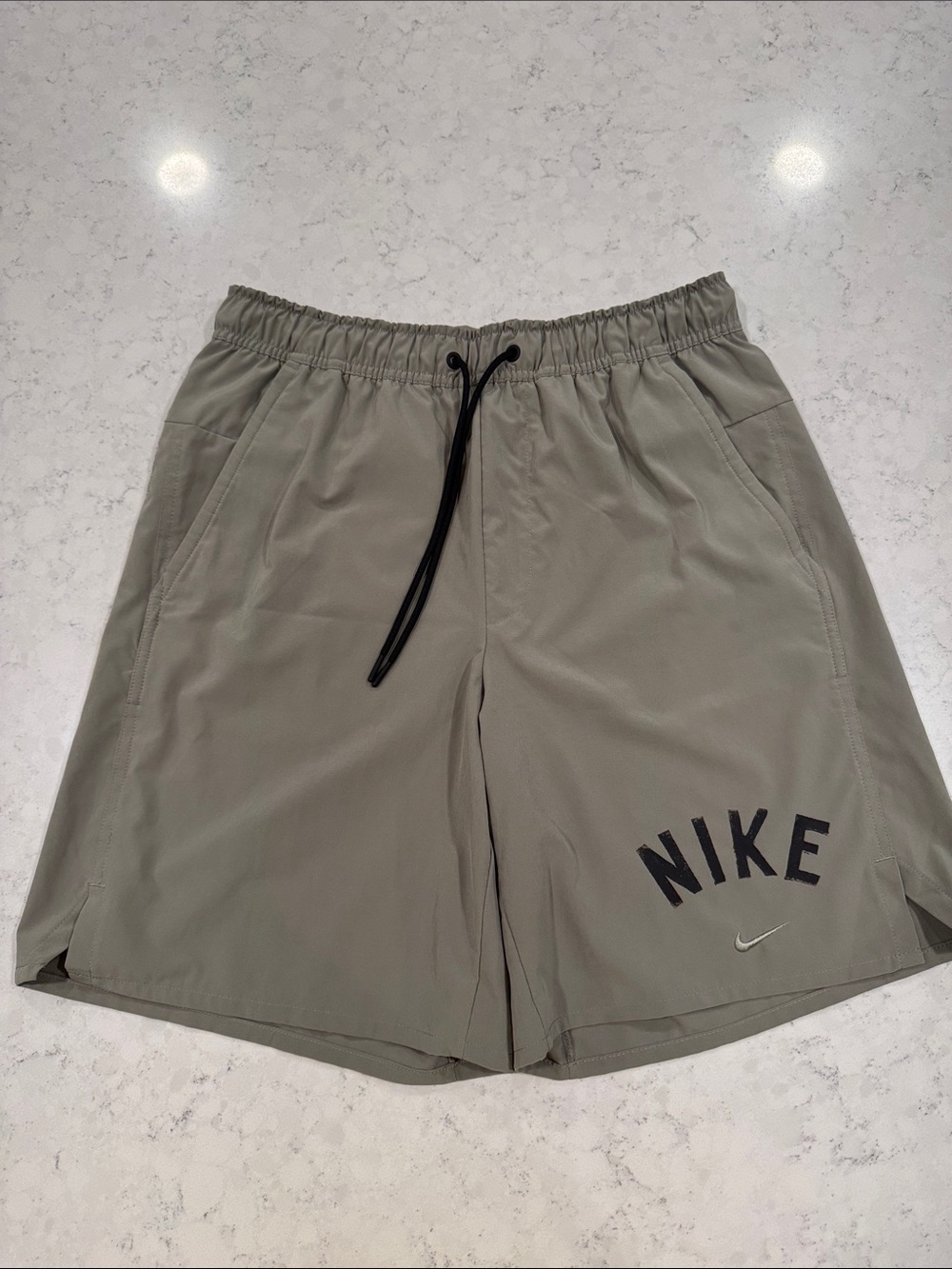 Nike Dri-Fit Men’s Med Olive Green Training Shorts Pockets Lightweight Tie Waist